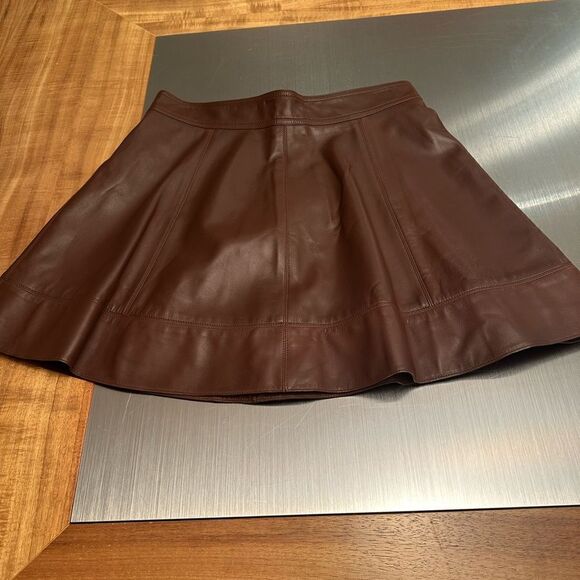 NWT- Michael  Kors brown leather mini skirt. Size 10 - Picture 4 of 16